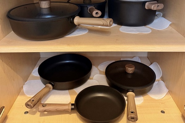 Pots and pans set