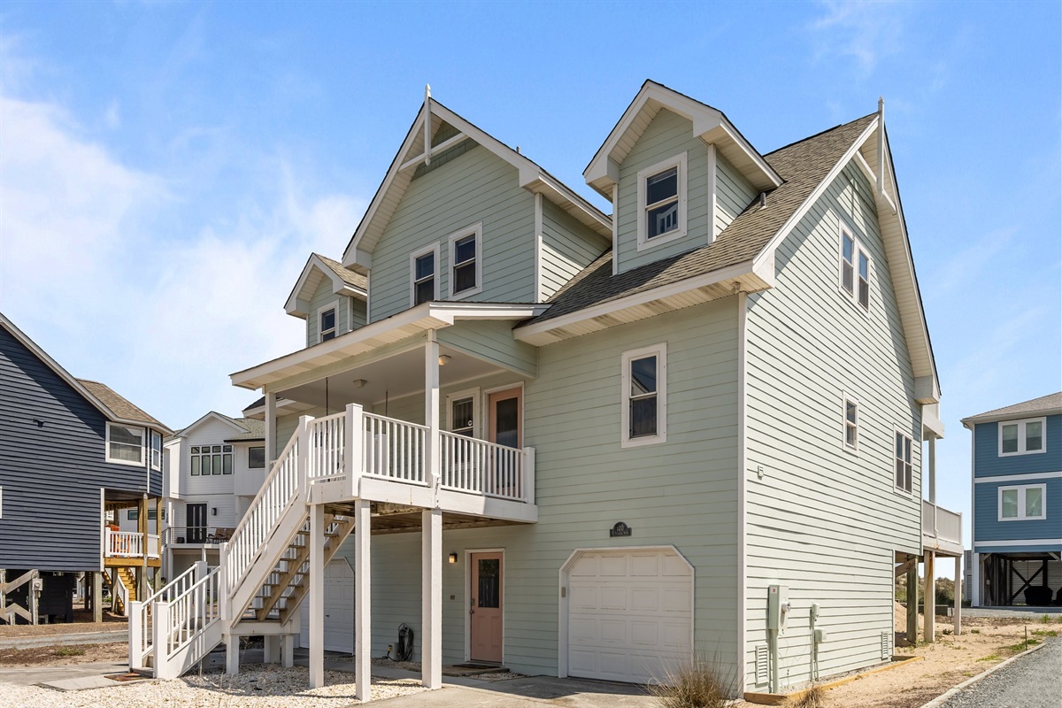 First views of Wyndy Island when arriving