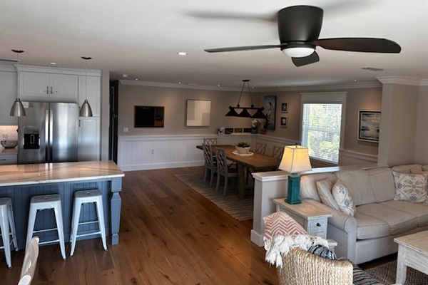 Open Floor Plan/Sunlight everywhere