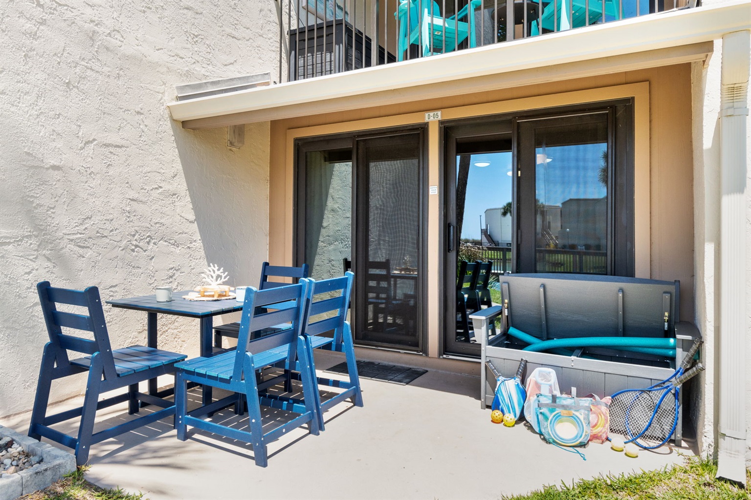 Outdoor Patio with Dining Table and Outdoor Seating Area