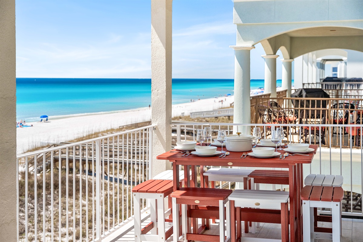 180-degree Gulf views from your private balcony: Enjoy a front-row seat to the emerald waters, perfect for sunset cocktails and the sound of the waves. Experience effortless beachfront luxury with the best views in Destin right outside your door.