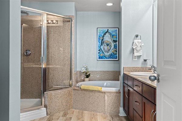 Large shower & garden tub