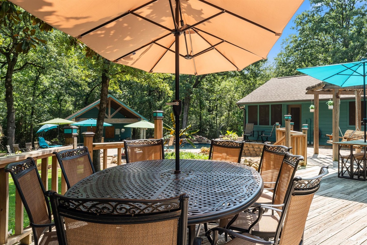 Enjoy outdoor dining on the spacious deck—perfect for morning coffee, casual lunches, or dinner under the stars. Surrounded by trees and fresh air, it’s a great spot to relax and reconnect.