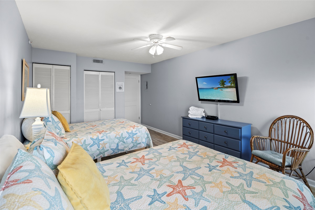 2nd Bedroom with 2 doubles