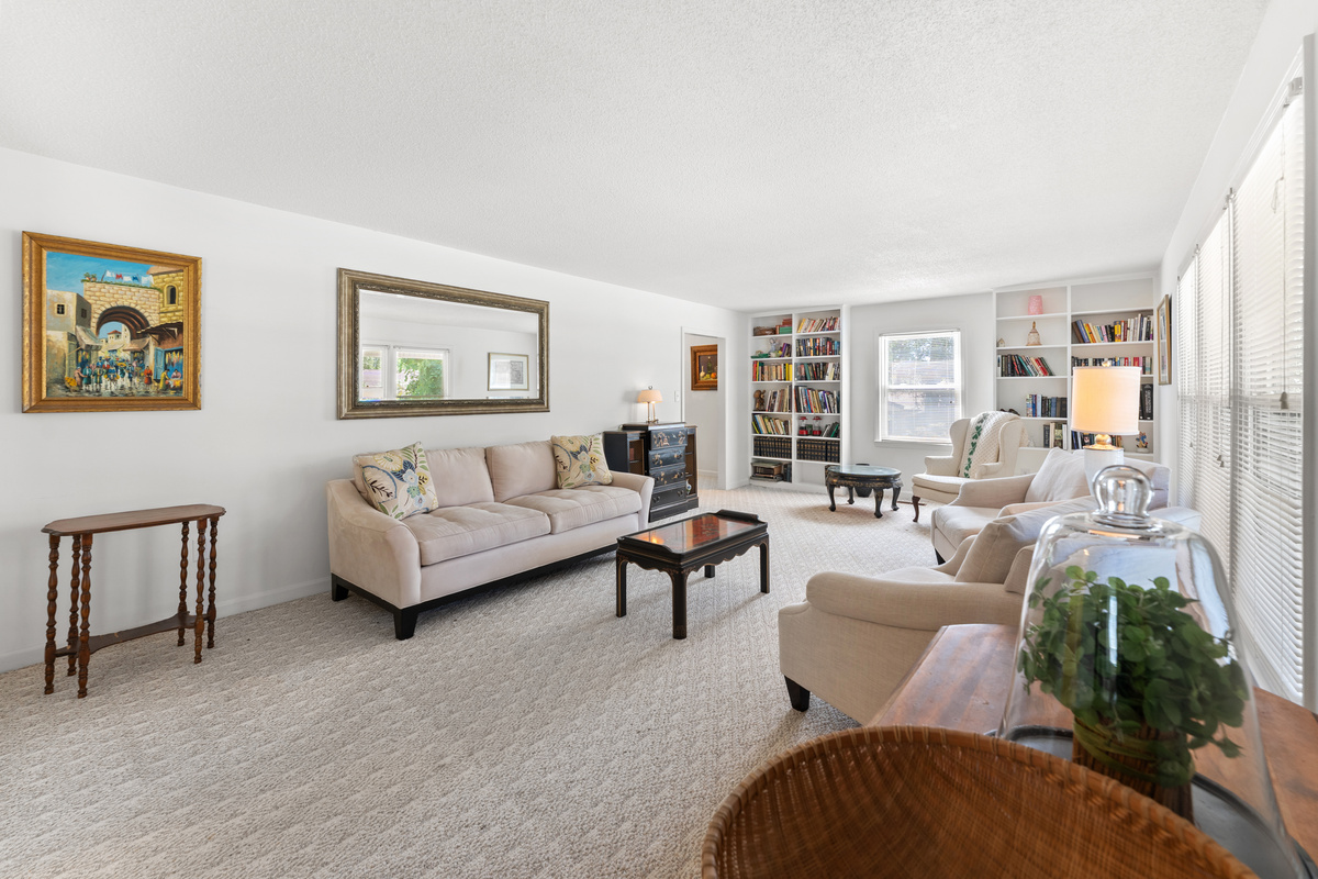 Upstairs Living room area, sit and discuss your daily adventures