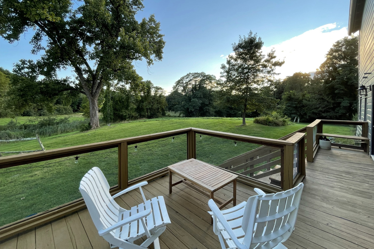2 bedroom barn apartment features a large private deck w view of pond