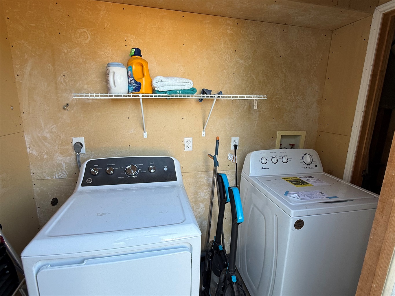 Laundry Area – Washer & dryer available for your stay.