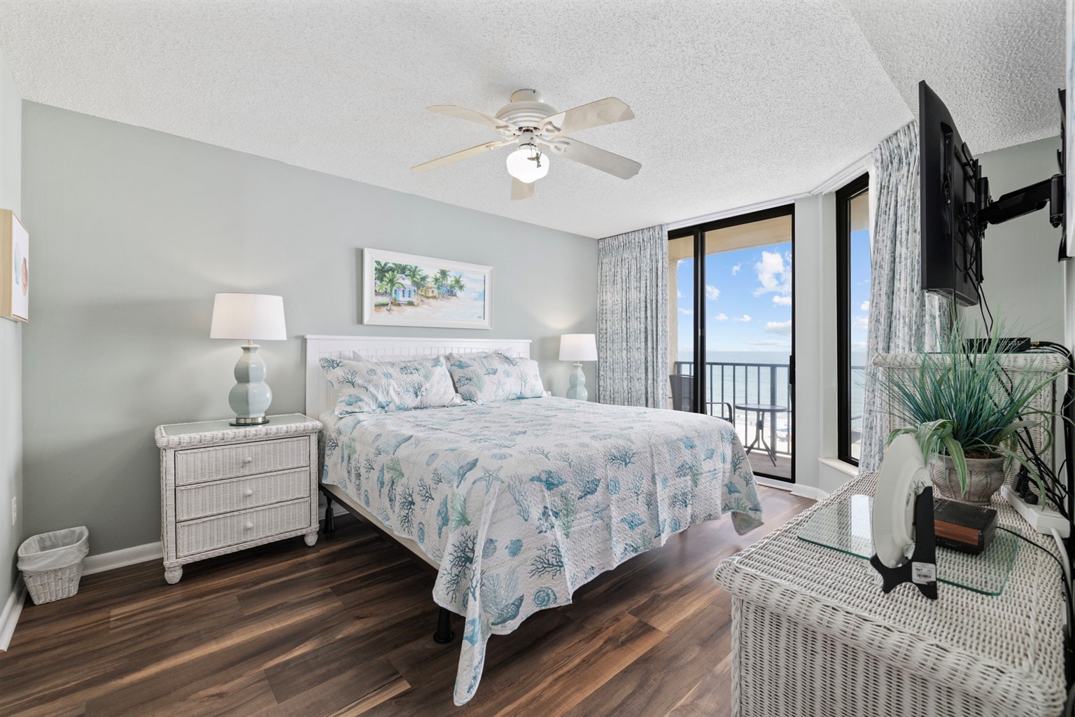 Master bedroom with King bed,  ensuite bathroom & gorgeous oceanview