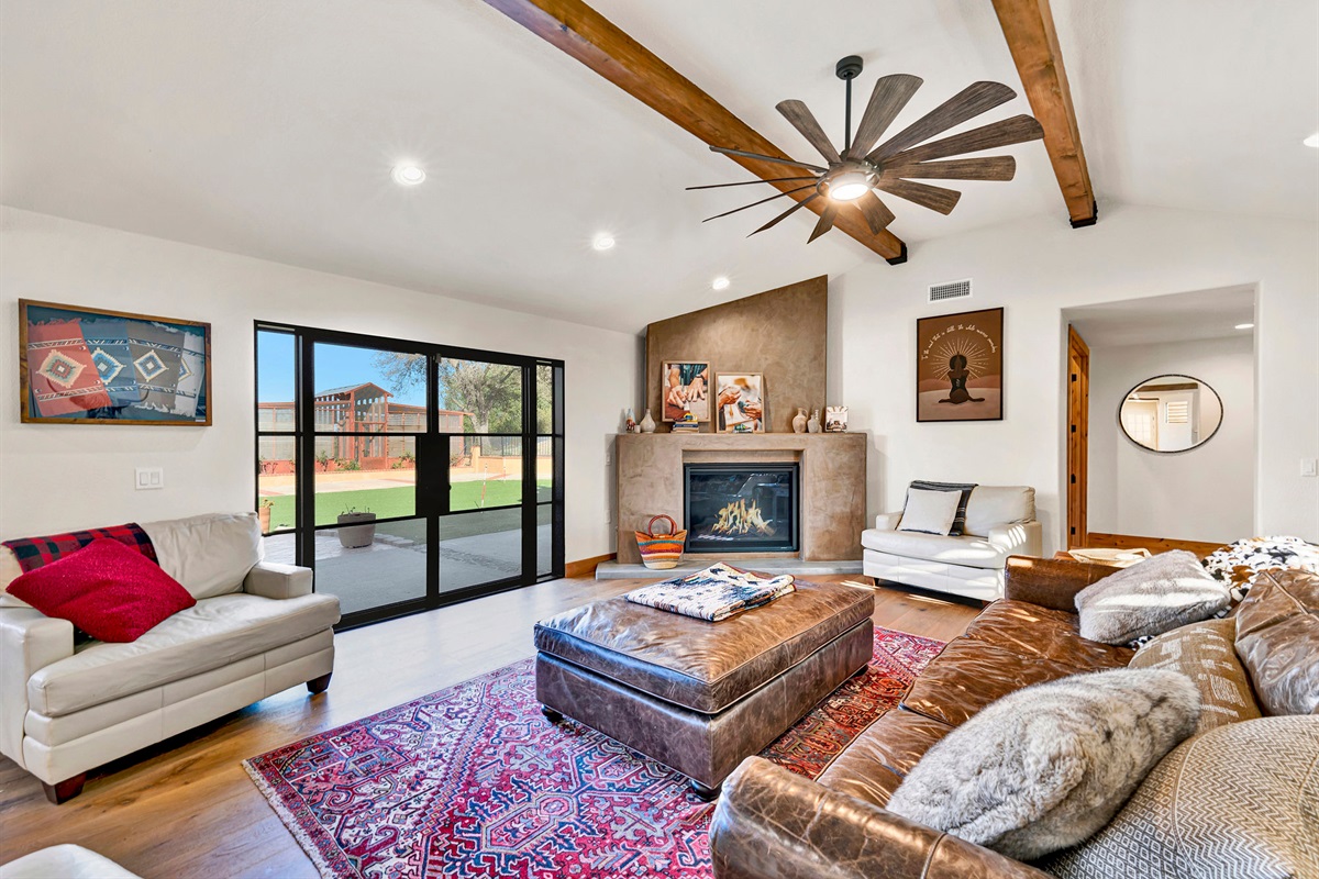 Main living room, gas fireplace