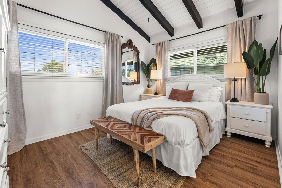 Queen bedroom with en suite bathroom.