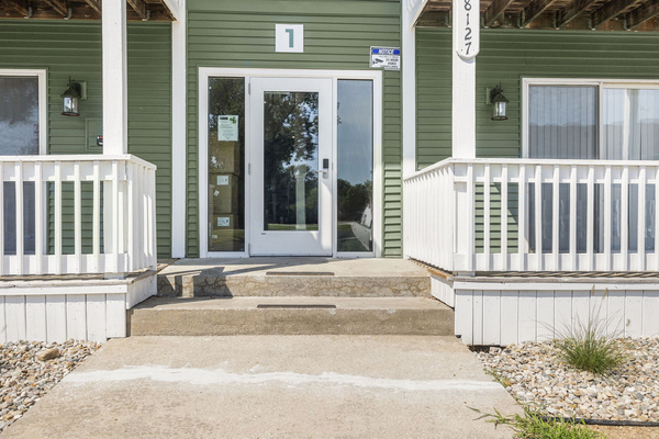 Modern Luxury Condo | Walk to Notre Dame | 2BR/2BA | Parking, photo 2