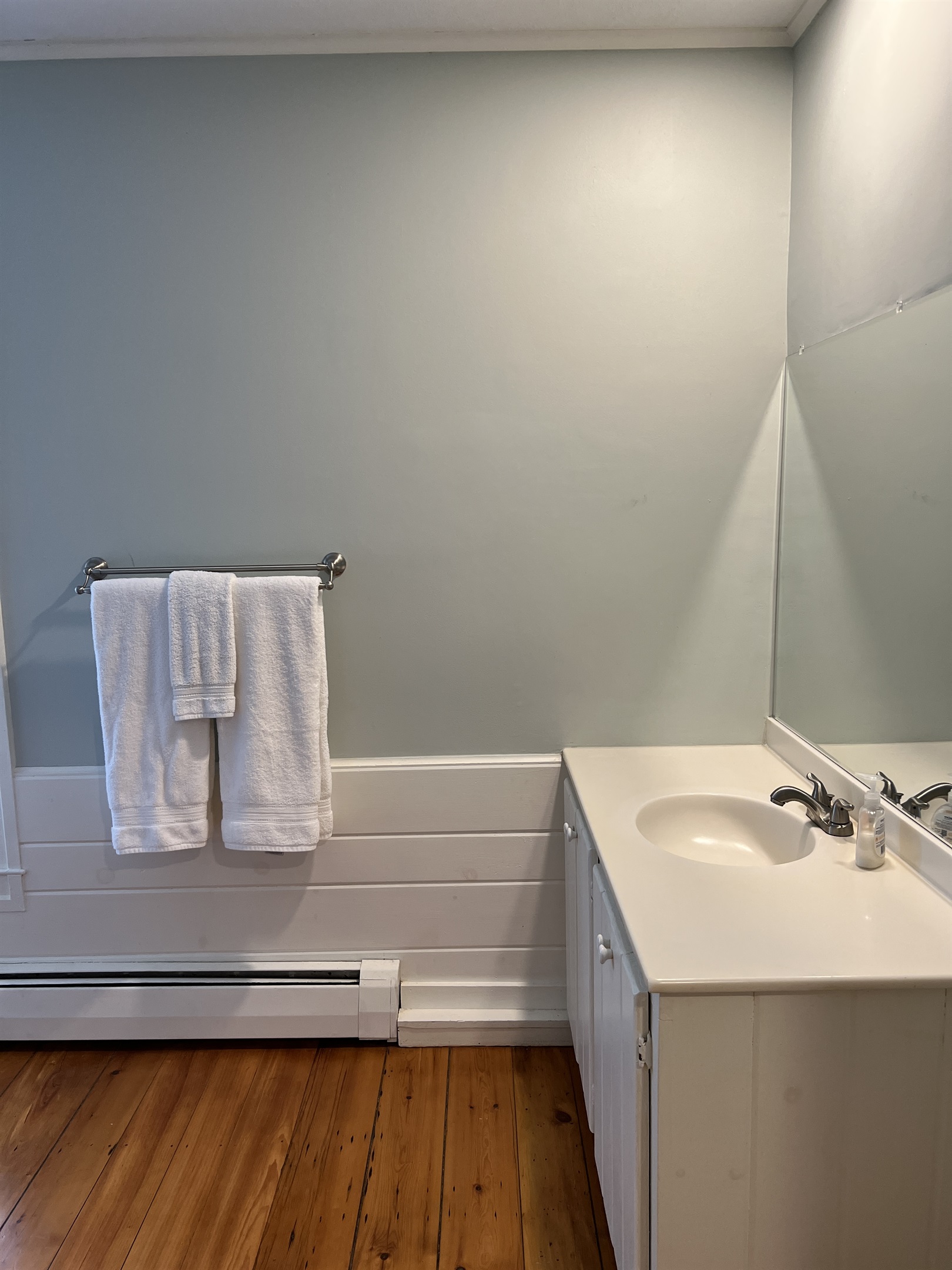 Cloverleaf Farm 2nd floor hallway bathroom.
