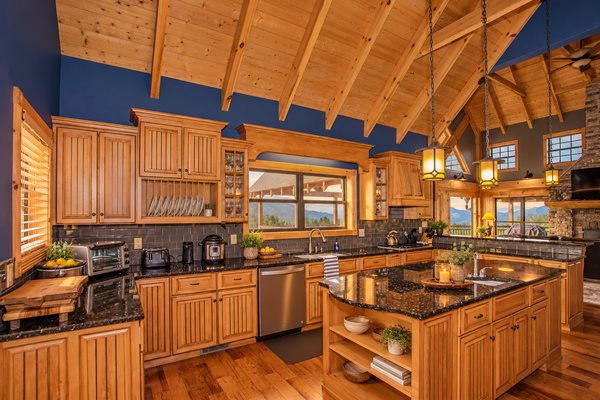 Fully stocked kitchen: pancakes, coffee and mountains out the window, Splashing at the Bluff