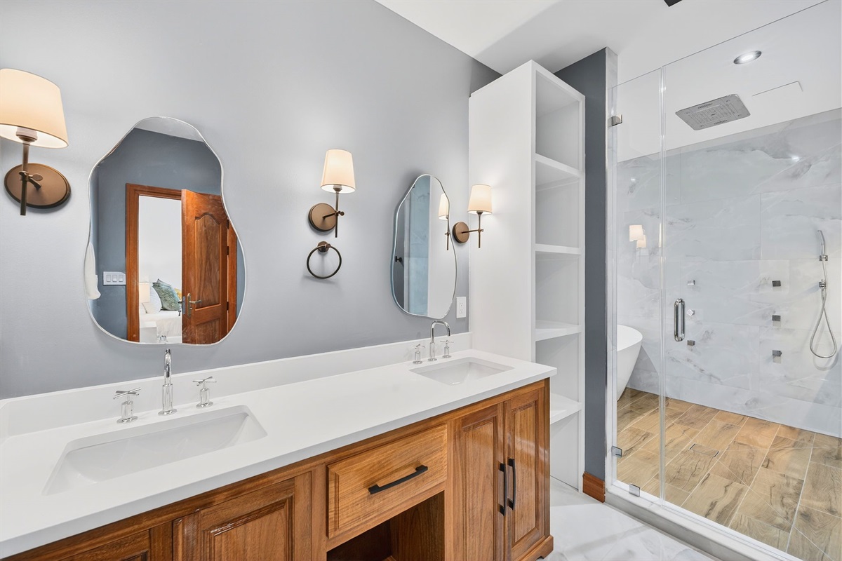 Ensuite Bath 3 | Rosewood Retreat | 2605 Palm Blvd, Isle of Palms, SC | IOP Escapes