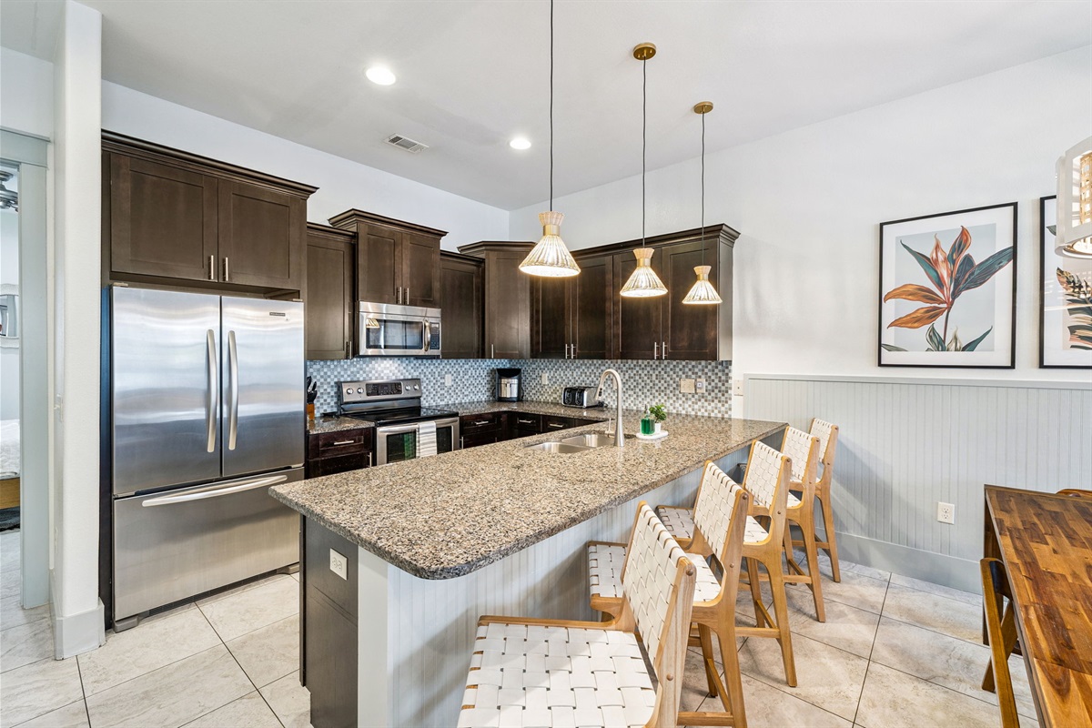 Everything you need for a perfect stay is right here. A fully equipped kitchen with modern appliances and plenty of space makes cooking and entertaining a breeze.