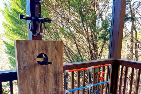 Plenty of outdoor games to play! Giant jenga, cornhole/bags, ball toss, ring toss, plus mini golf putt-putt! 