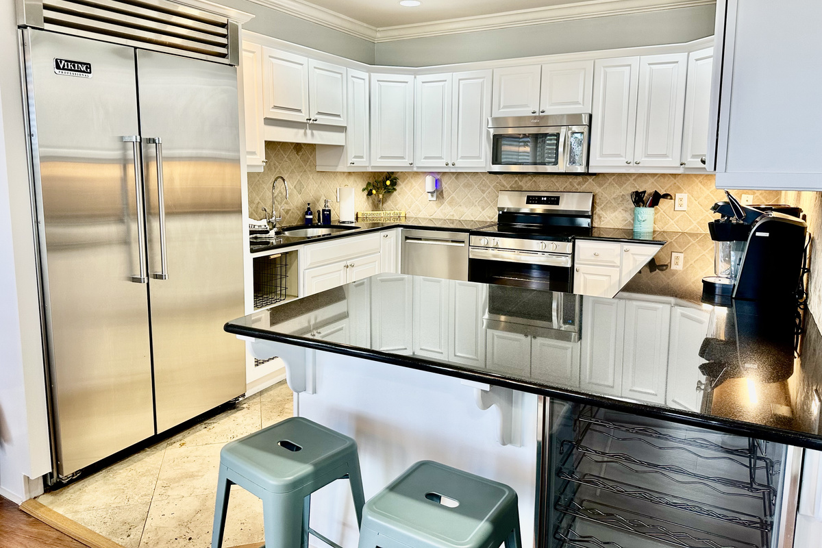 Such a beautiful kitchen with upgraded appliances!