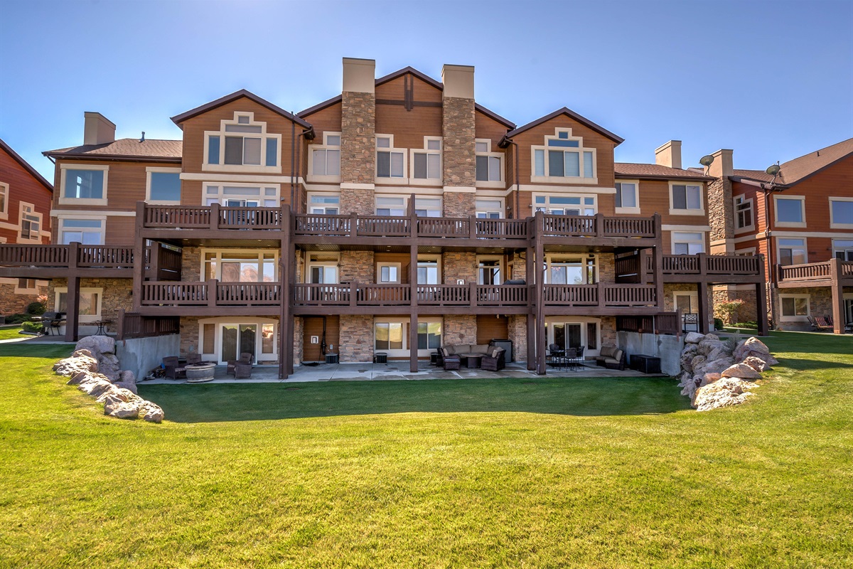 Beautiful Lakeside Village townhome exterior with spacious lawn and easy access to the lake and amenities.