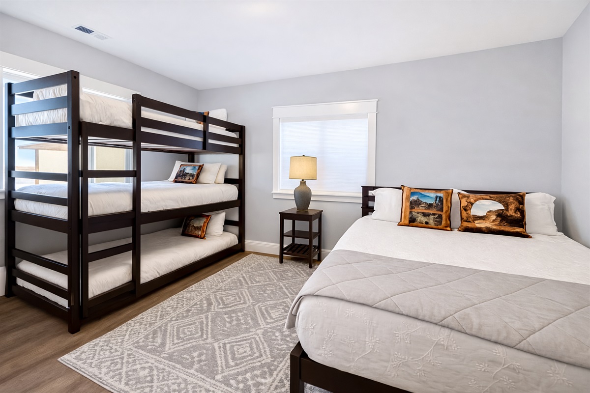 Guest Suite  7 - Queen and 3 Twin Bunks