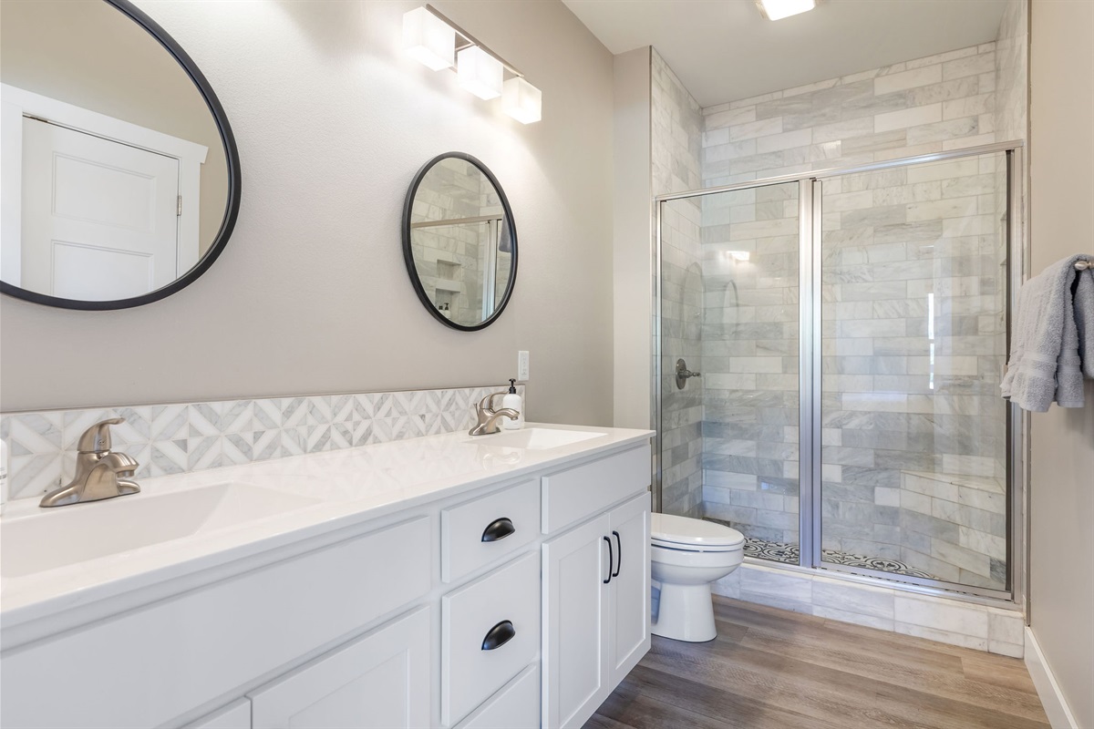 Attached ensuite bath #1