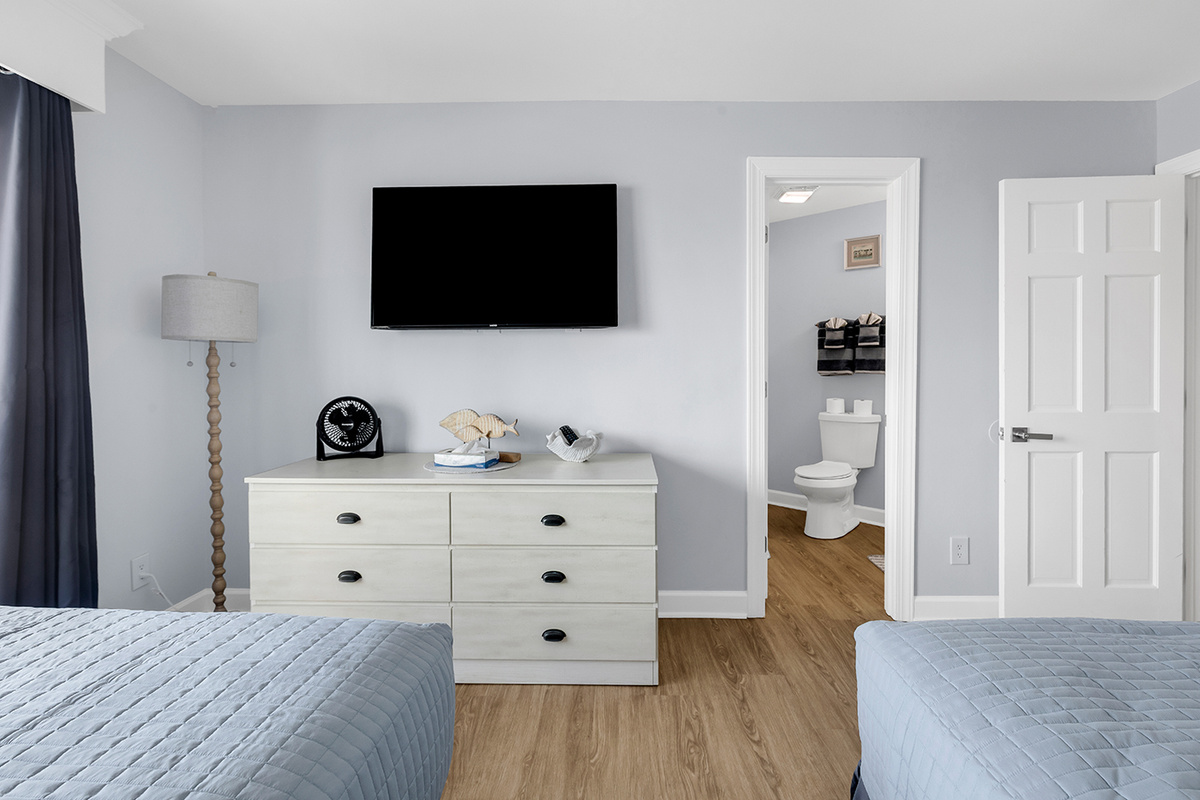 Master Bedroom has en-suite bathroom 