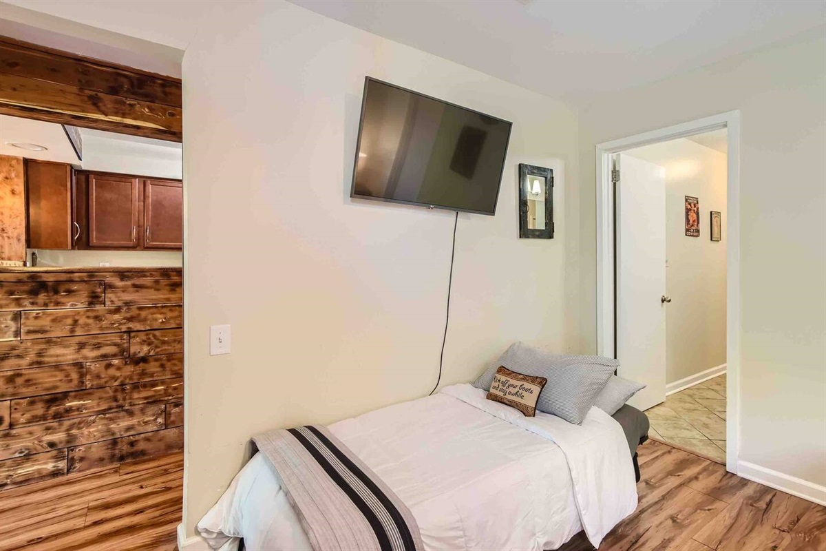 Bedroom 1 - Twin Bed