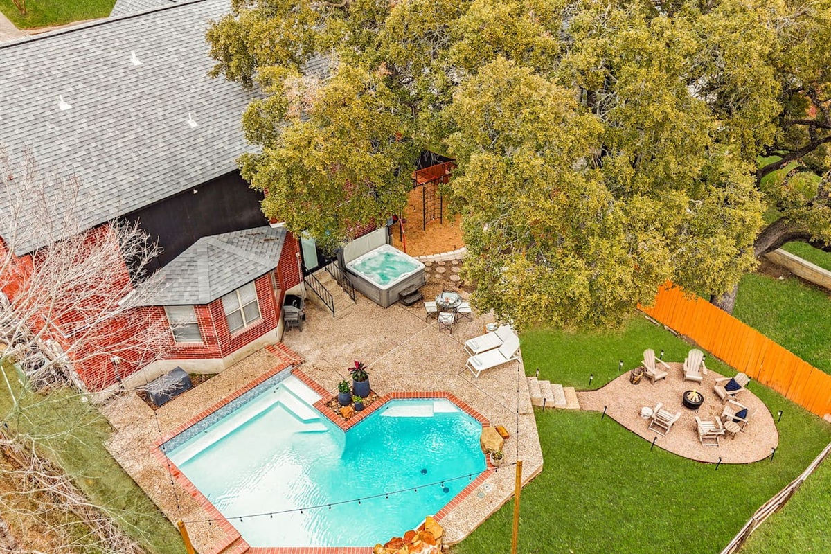 Luxury, comfort, and privacy under the grand oak!