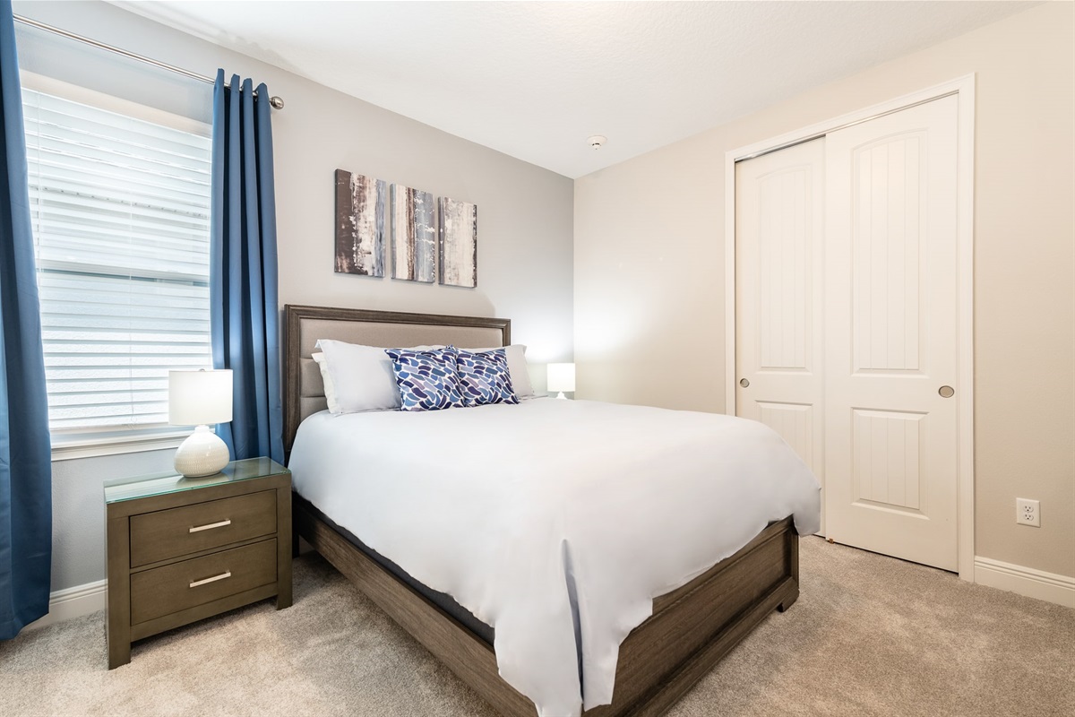 Bedroom with Queen size bed.