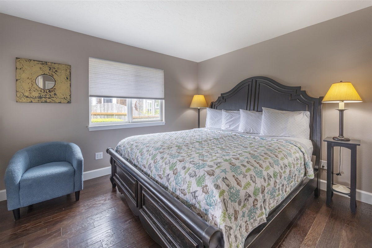 King bedroom with a continental bathroom.