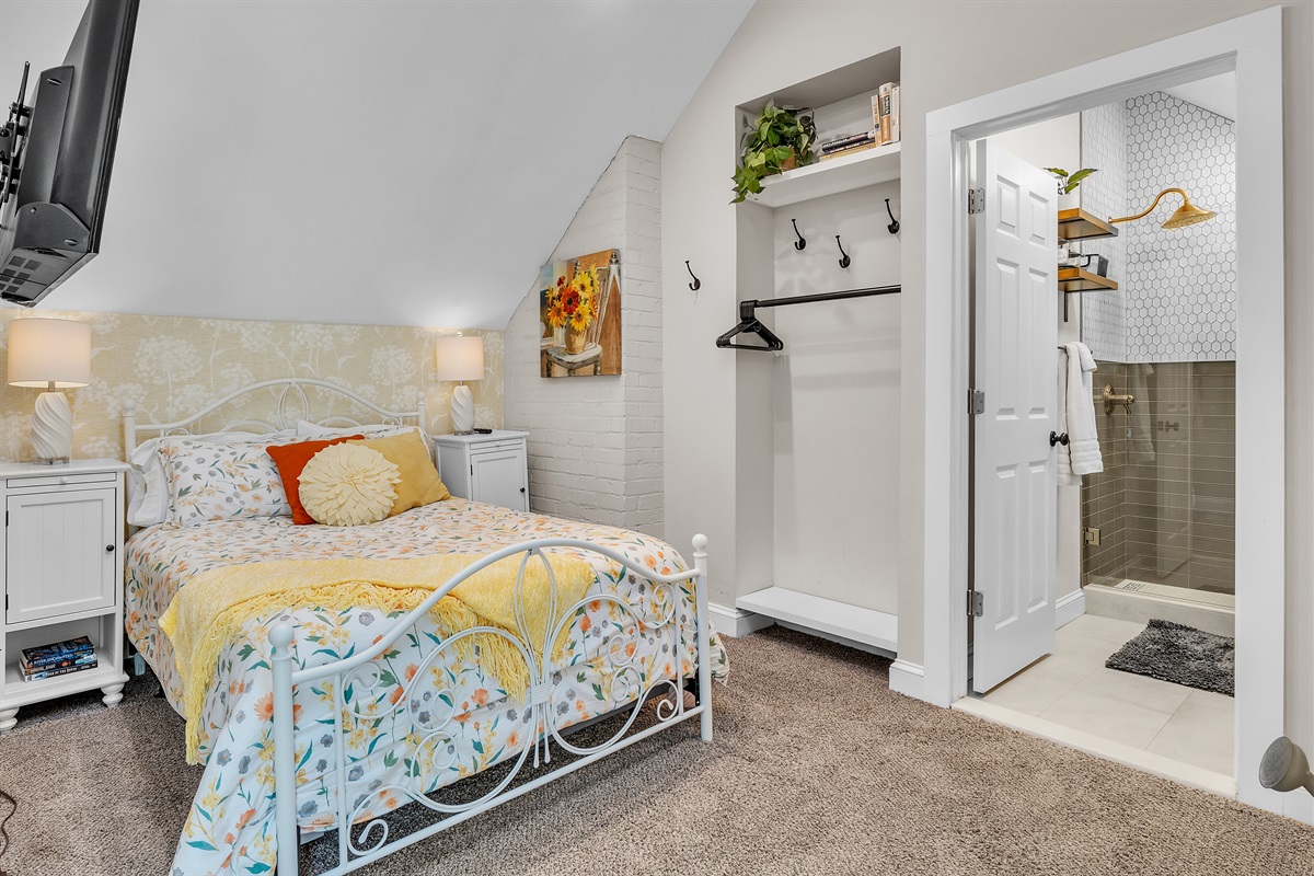 Bedroom 8, Double Bed, ensuite bathroom