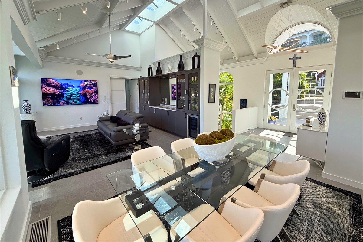 Seating for 8 in the dining room which opens to the ilving room