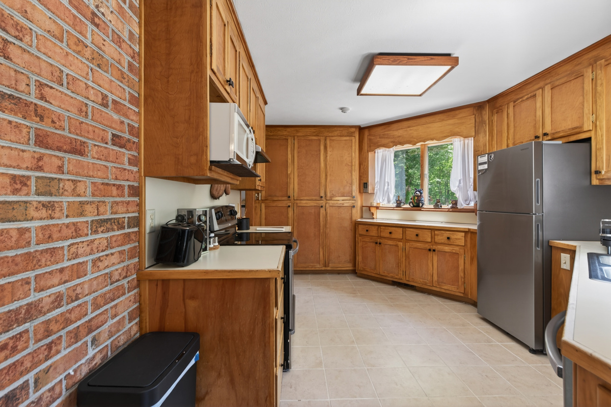 Kitchen Delight: Bright space with modern appliances and rustic charm—perfect for culinary adventures!