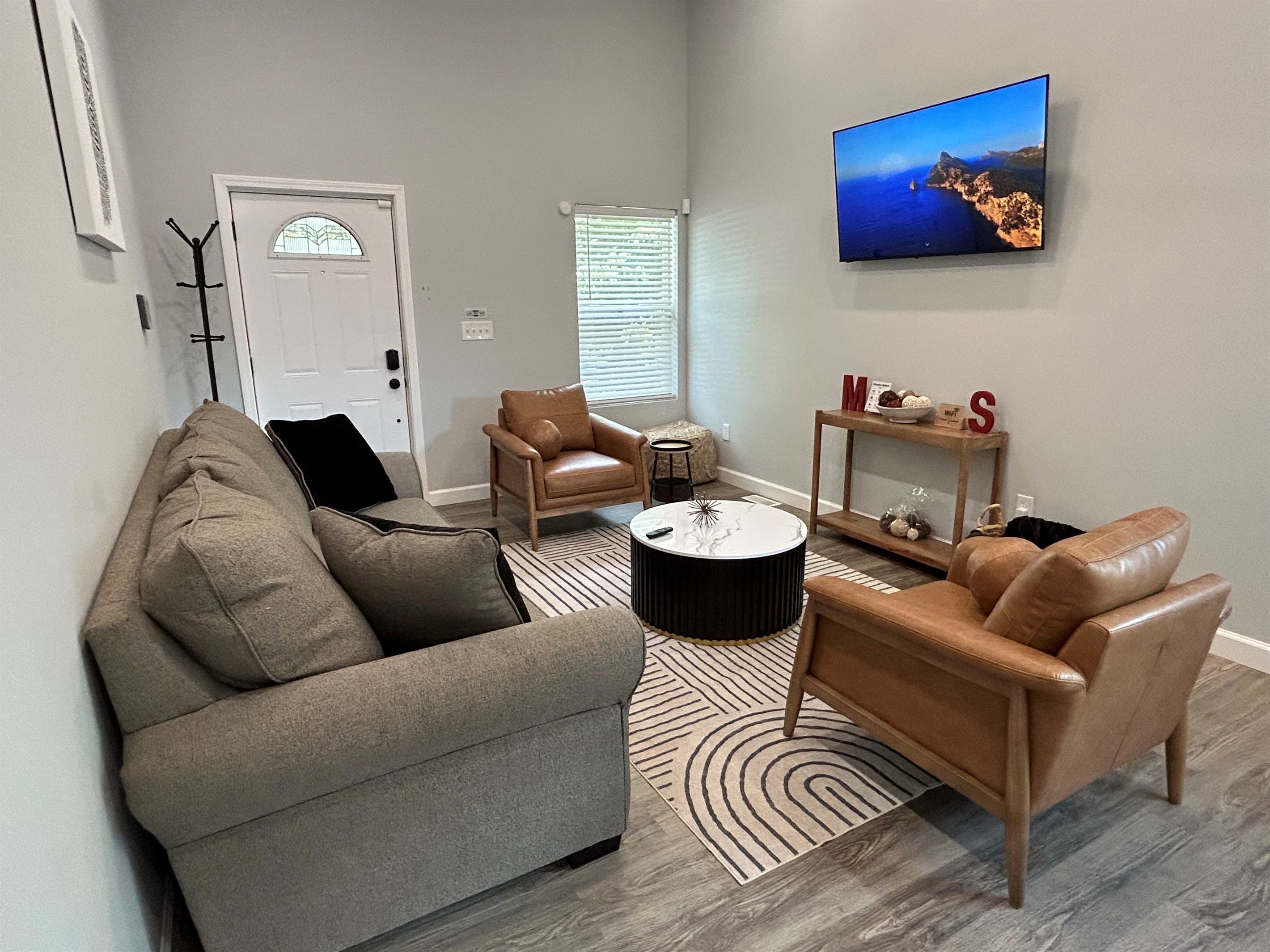 Living Room w/ Sleeper Sofa