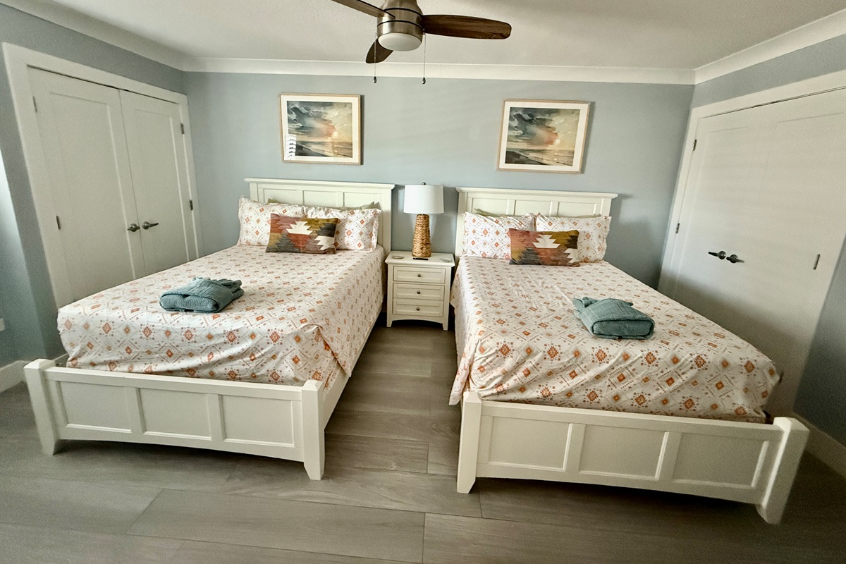 Guest Bedroom w/Two Full Beds and En Suite Bath