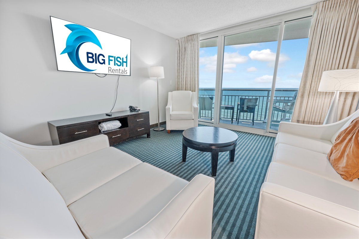 Living Room with Stunning Views🌊☀️