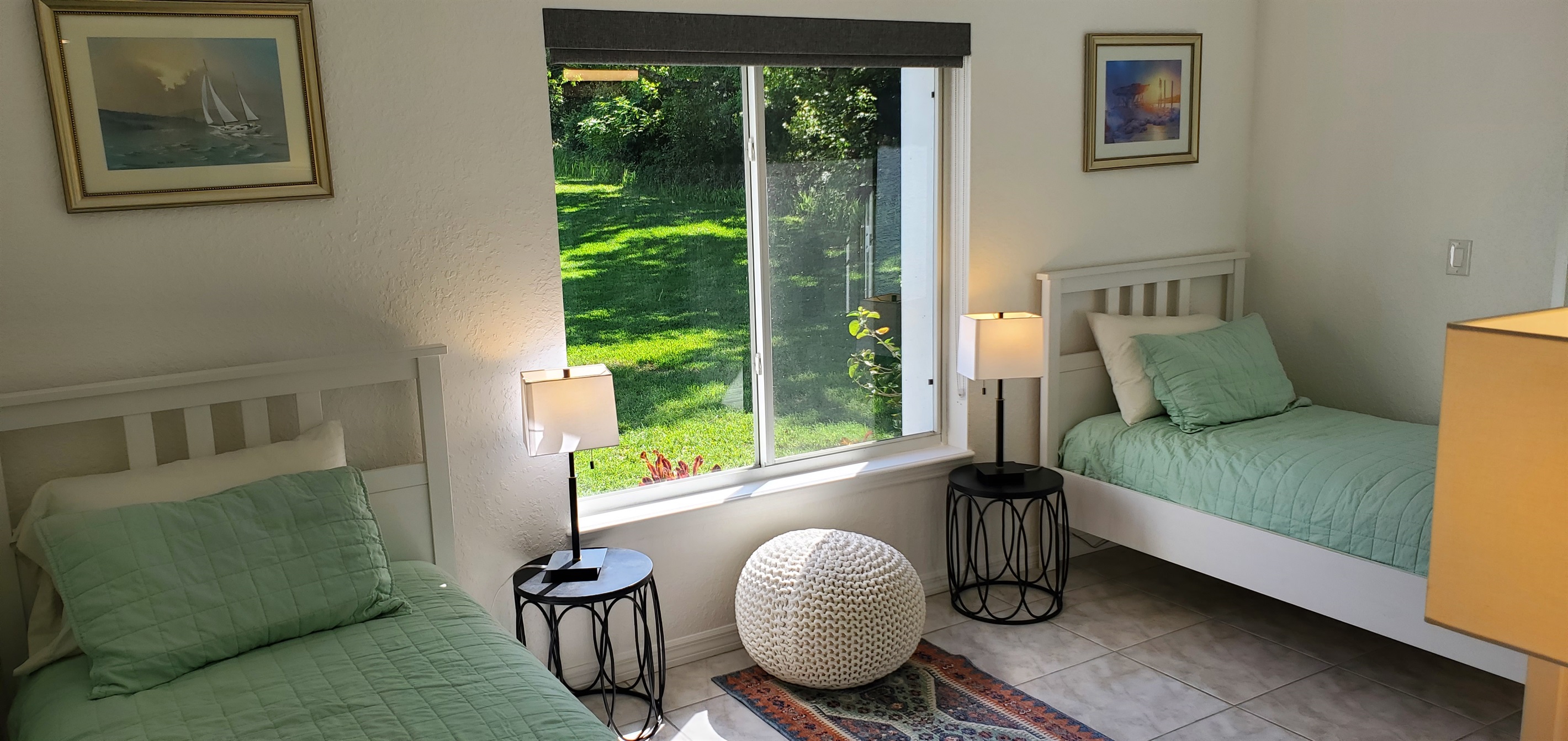 Twin bedroom with front yard view