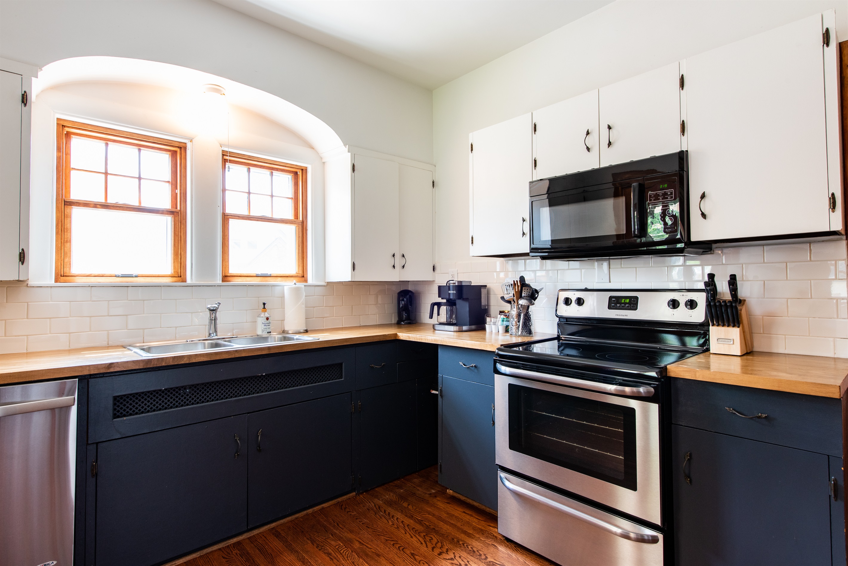 Full Kitchen  *New Appliances *Kitchen Nook for Additional seating *All Dishware, Pots/Pans, Glassware provided *Keurig Duo with starter coffee provided.