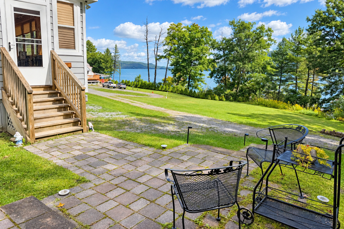 Hatch's Coop overlooking beautiful Otsego Lake