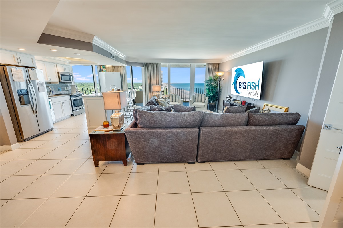 Amazing Living Room with Stunning Views🌊☀️