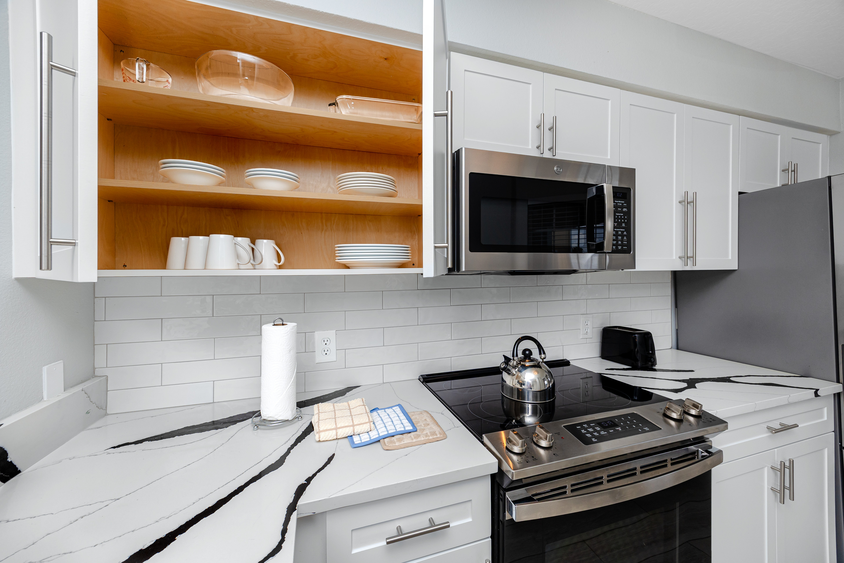 Prepare home cooked meals or quick snacks with ease
