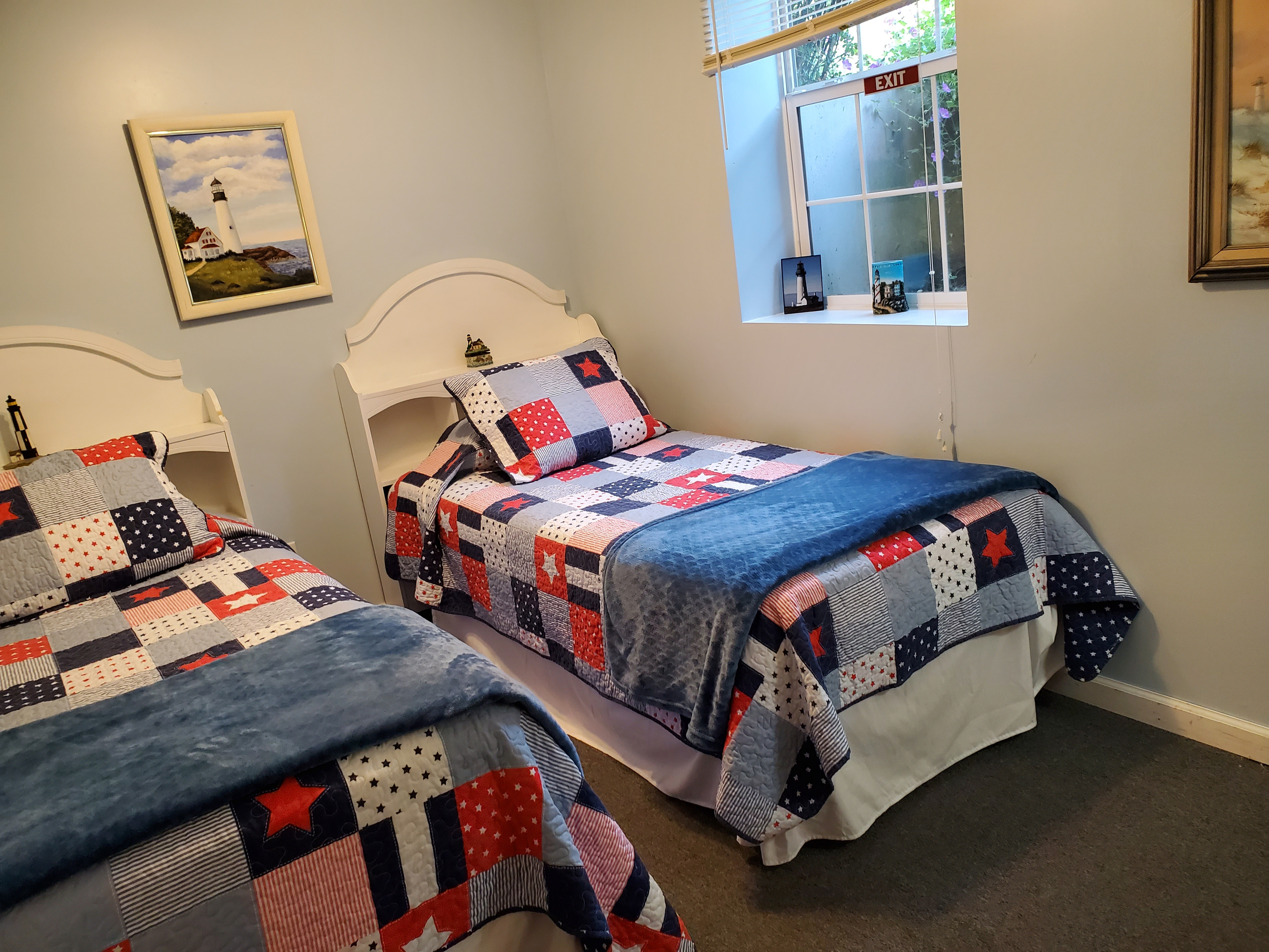 Twin bedroom