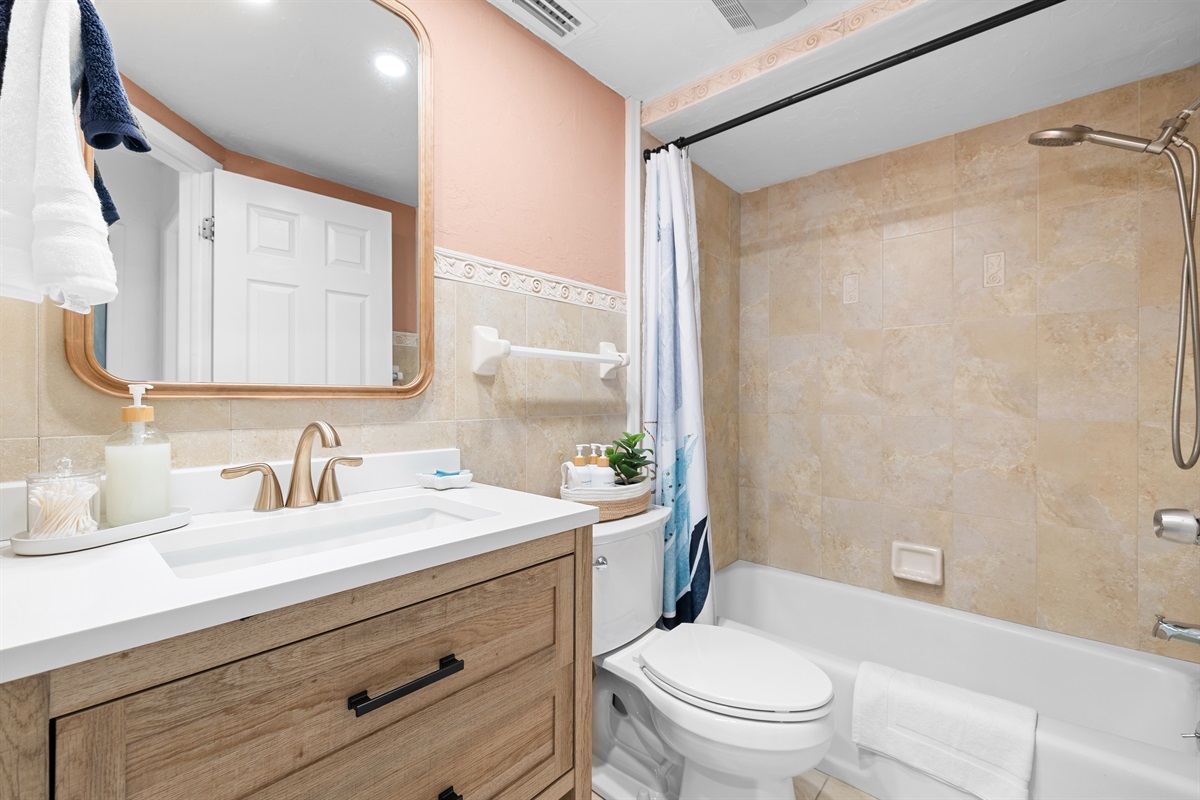 Full bathroom on 2nd floor