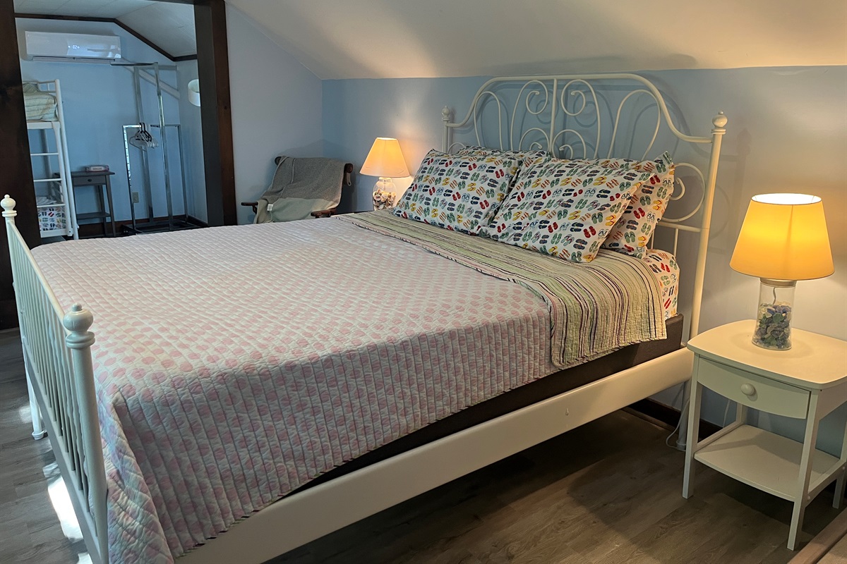 2nd floor Queen w/ bunks