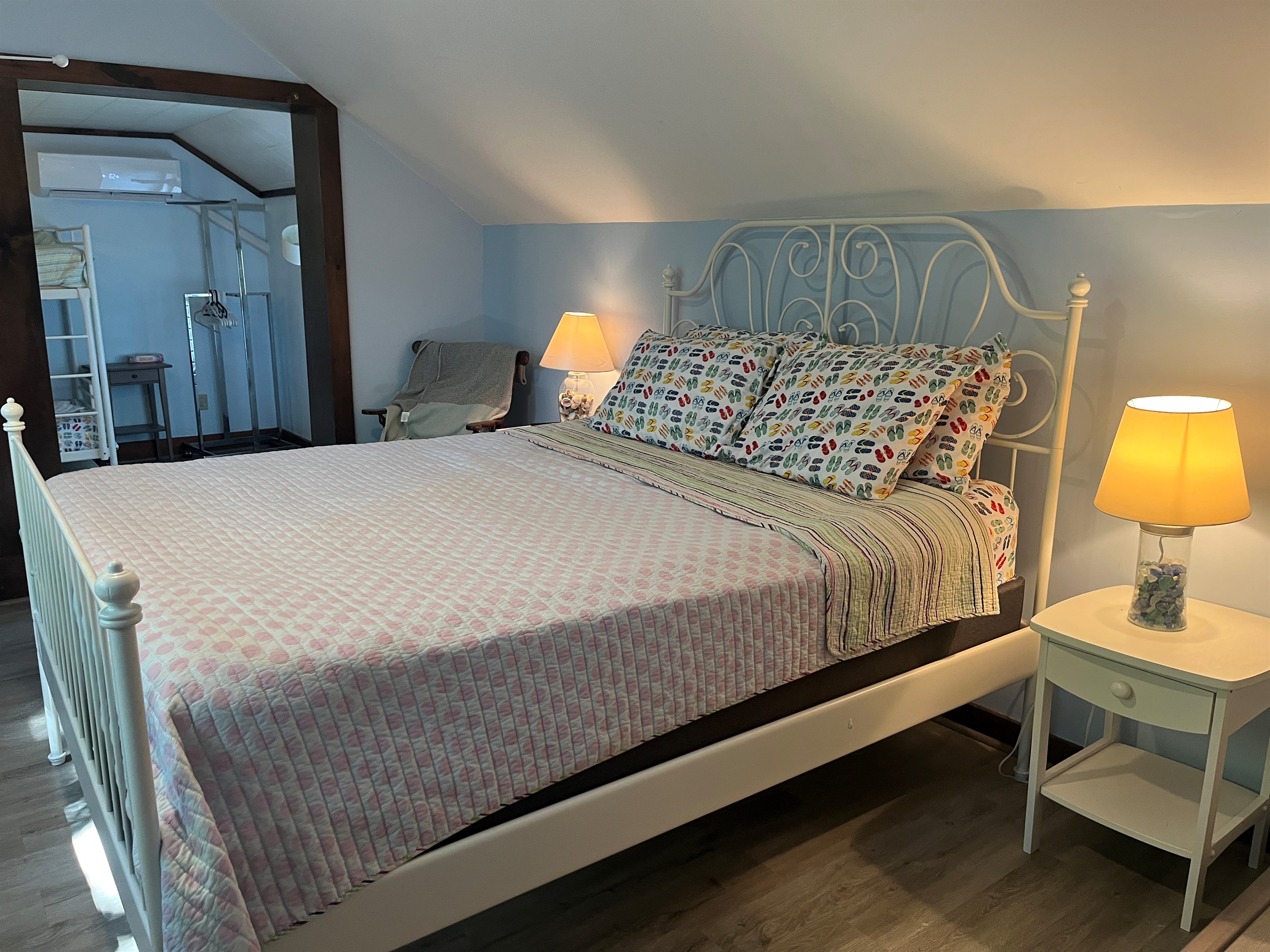 2nd floor Queen w/ bunks