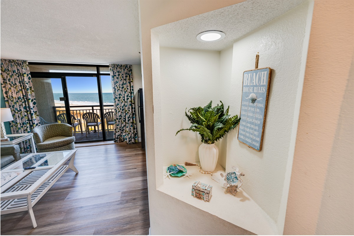 Living Room with Stunning Views🌊☀️