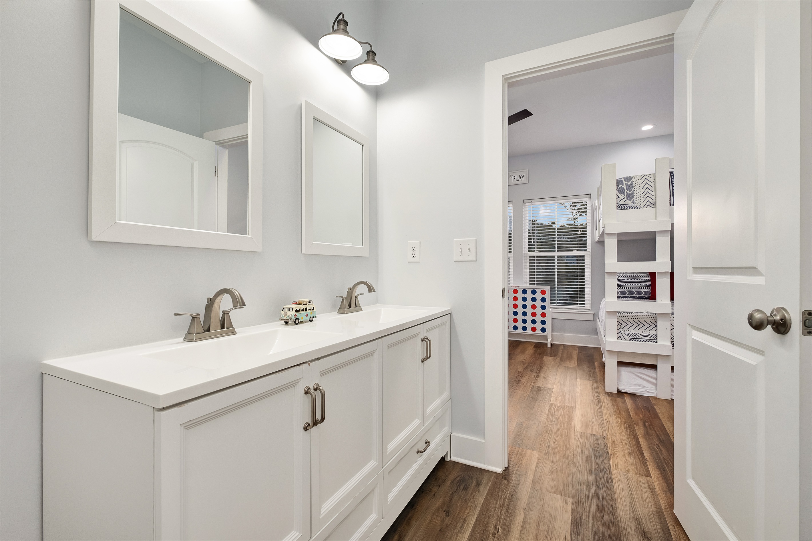Bathroom #6 - Double vanity will ensure shorter bathroom queues in the morning. 
