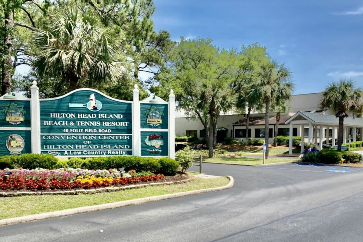 Beach and Tennis Resort entrance