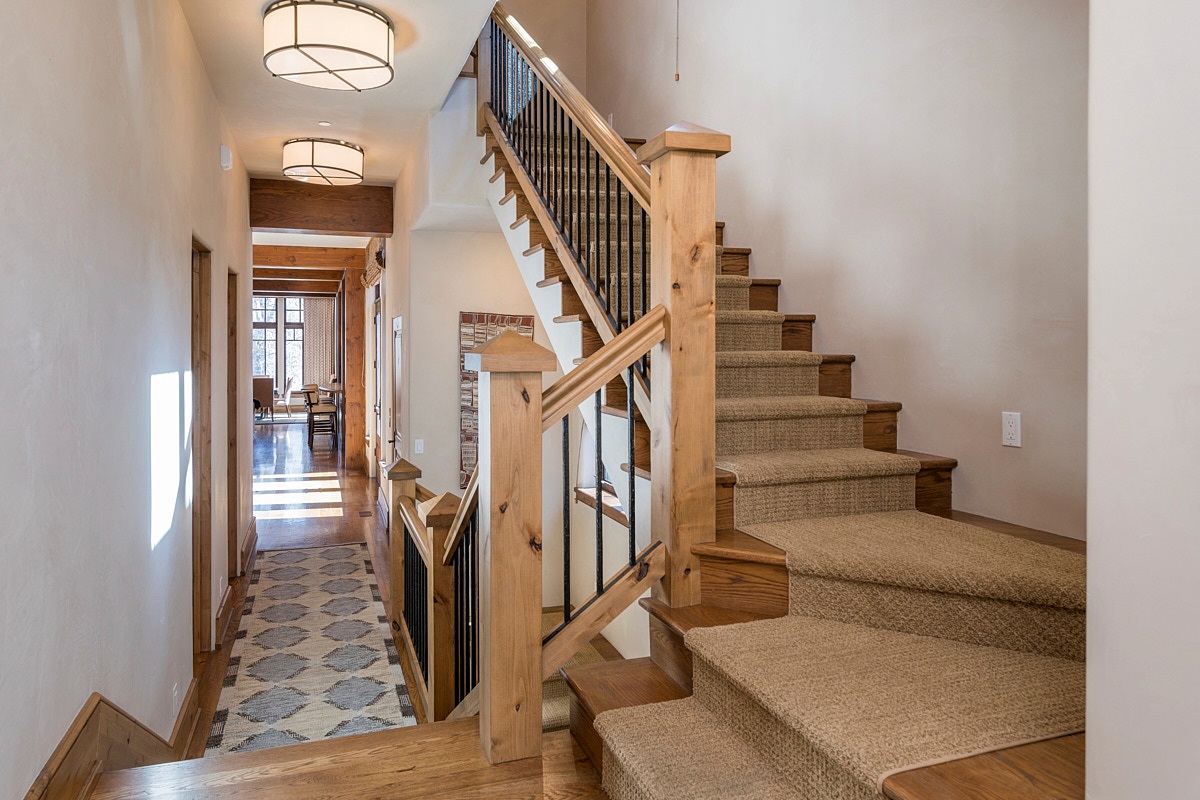 Entry stairs to upper and lower levels