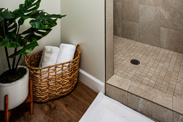 Spacious main shower.