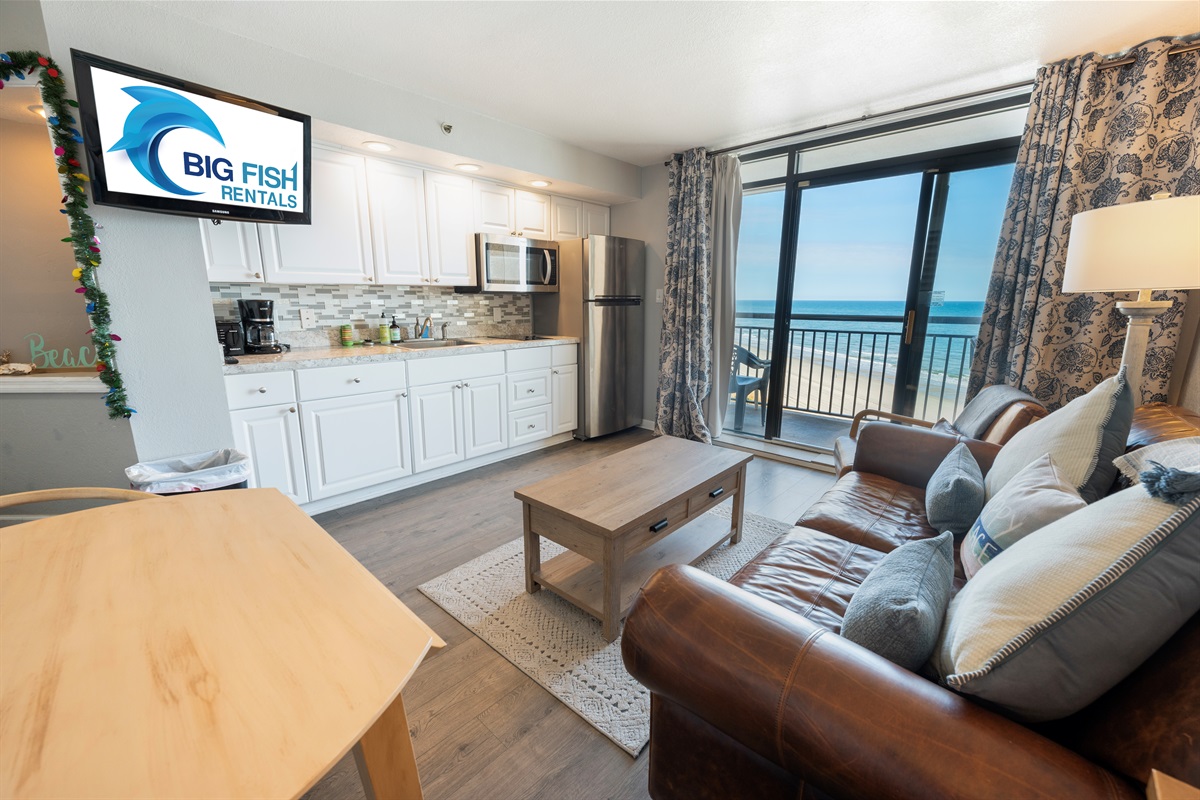 Living Room with Stunning Views🌊☀️